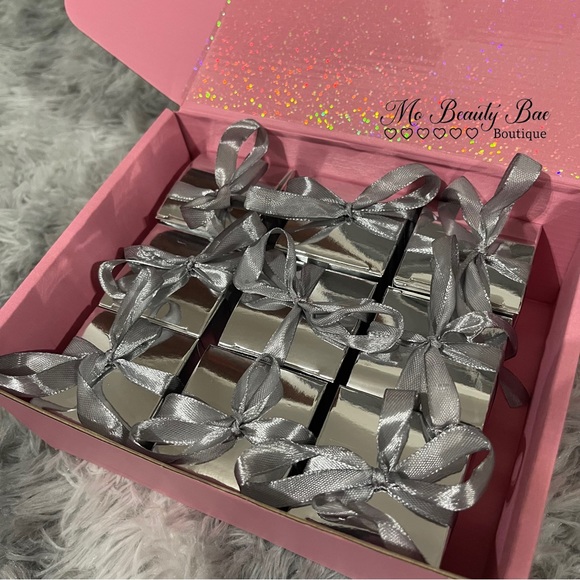 Boutique Surprise Gift Box - Picture 5 of 11